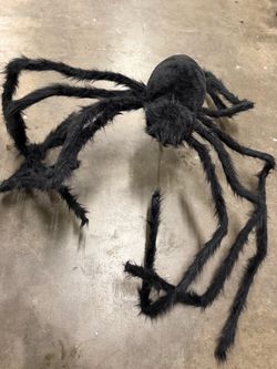 Giant plush spider!! Lot of 4, 3 brand new and one used!