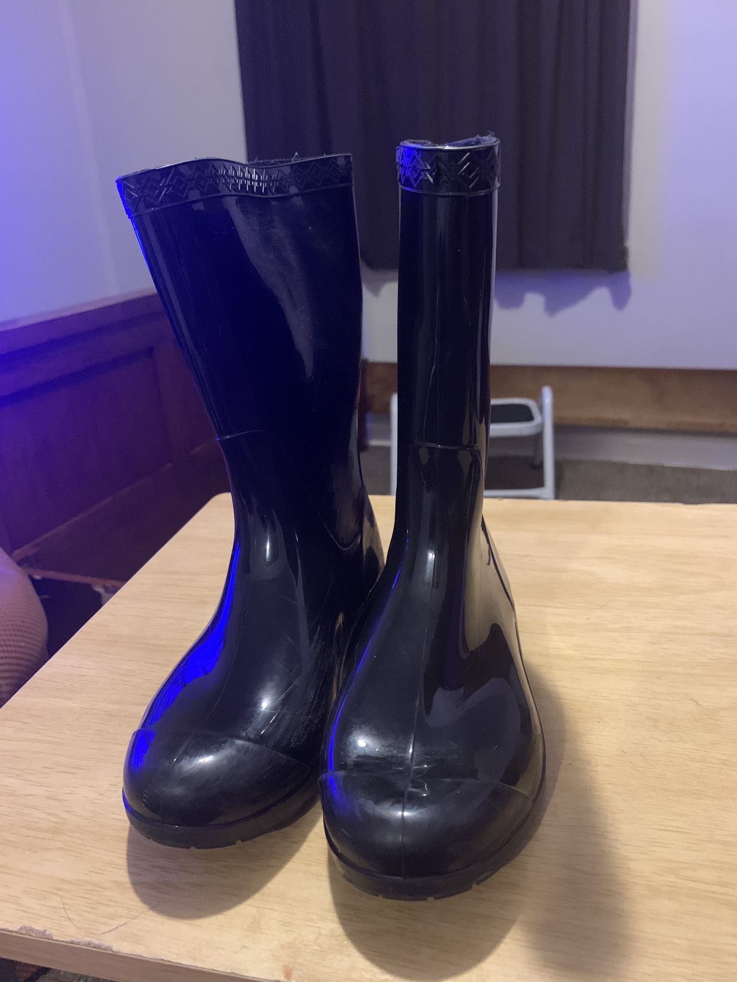 Girls Ugg rain Boots Size two (2)