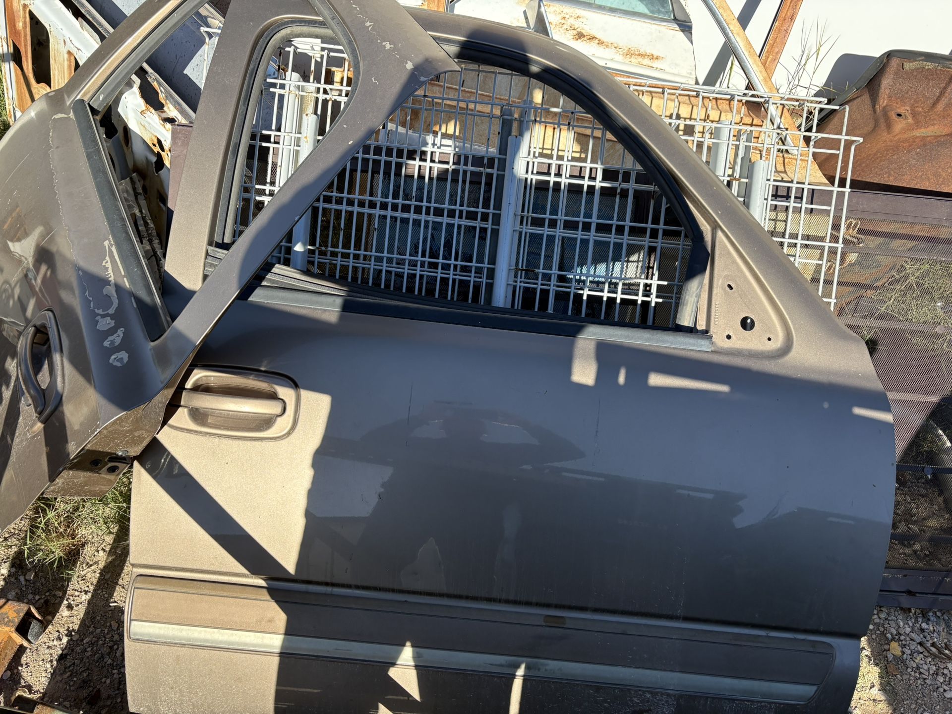 2004 Chevy Tahoe Passenger Front Door