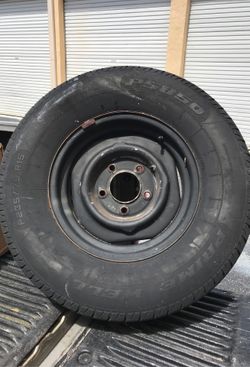 Tire P235/75 R15