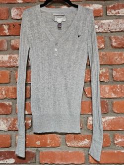 American Eagle light weight grey pullover sweater