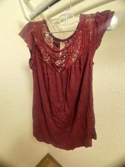 Burgundy lace blouse with ruffled neckline and short sleeves, woman’s size XS (1)