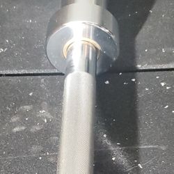 New Olympic 7ft 45 Pound Barbell. Includes Clips