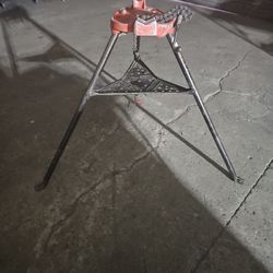 RIDGID  PORTABLE TRISTAND