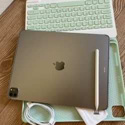 iPad Pro 12.9” (M2 chip / 2022 model) 6th Generation WiFi + 5G cellular with  keyboard, & Accessories 