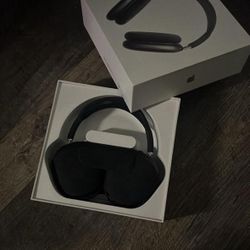 AirPod Maxes 