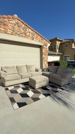 $3000 Retail! 🤍Beautiful Three Piece Sectional Couch DELIVERY AVAILABLE