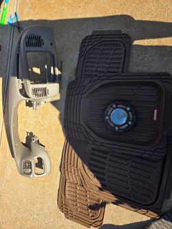 1(contact info removed) Ford F-150 dashboard and floor mats