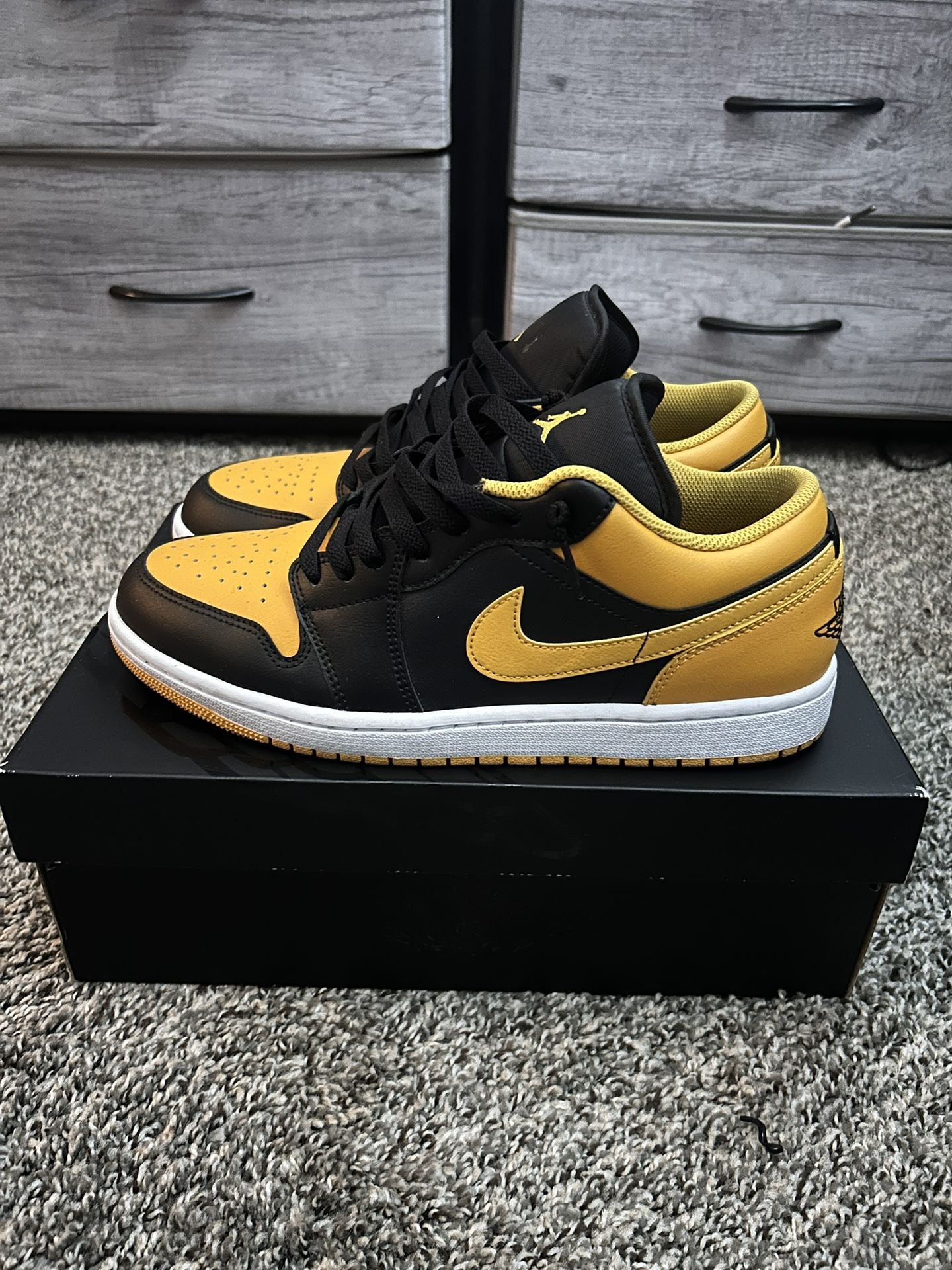 $65 (NEW) Nike Air Jordan Retro Low Yellow/black/white (men Size