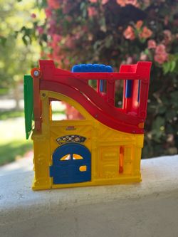 Fisher-Price Little People Racing Garage