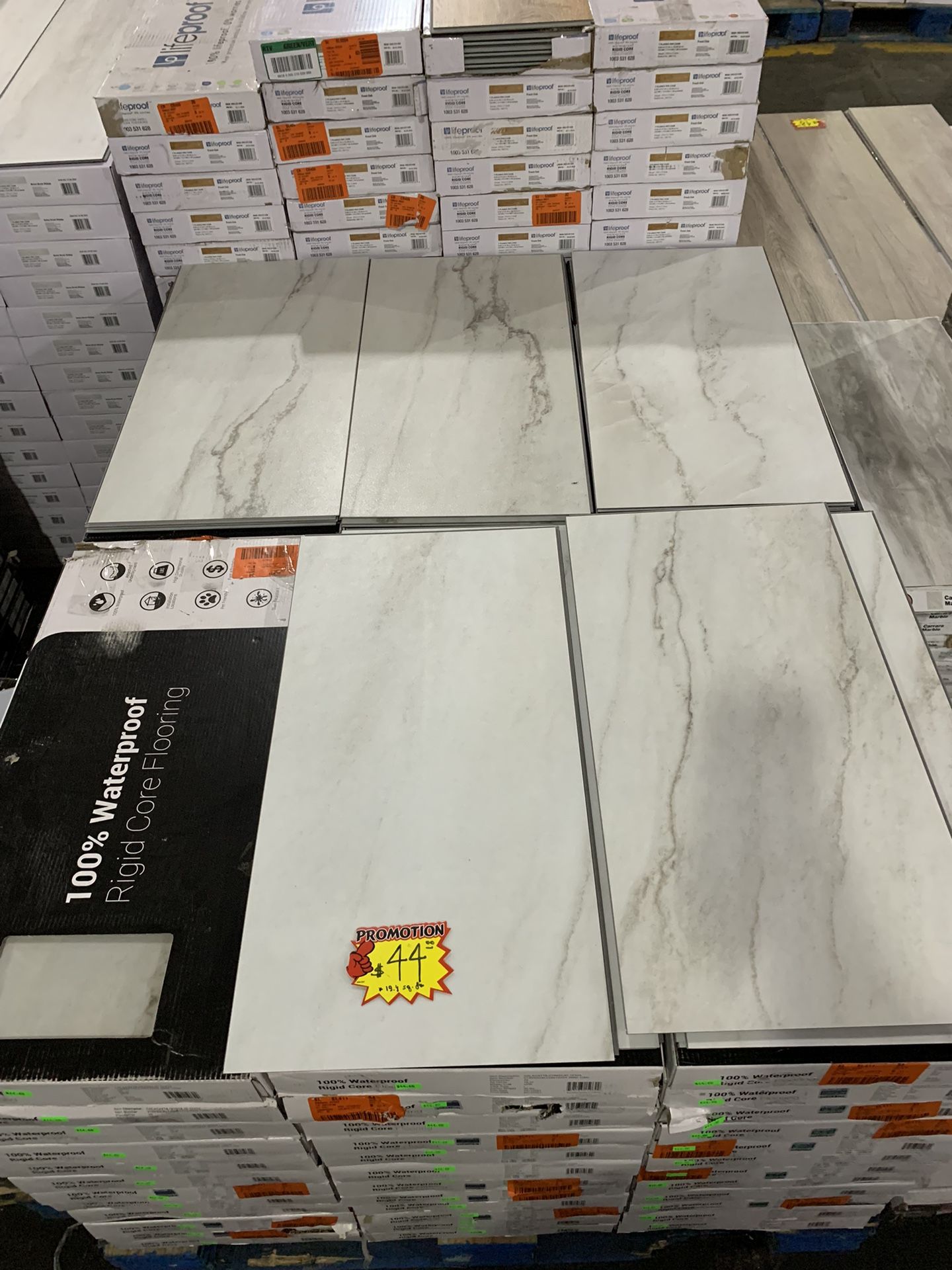 Calacatta Consilio TrafficMaster White/marble Look LVT Rigid Core Vinyl Flooring Click Lock