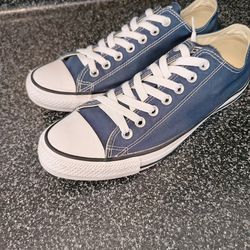 Converse men 8.5 like new