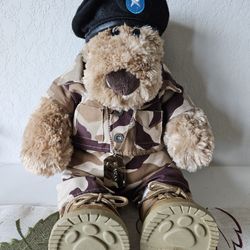 US Soldier Build a Bear