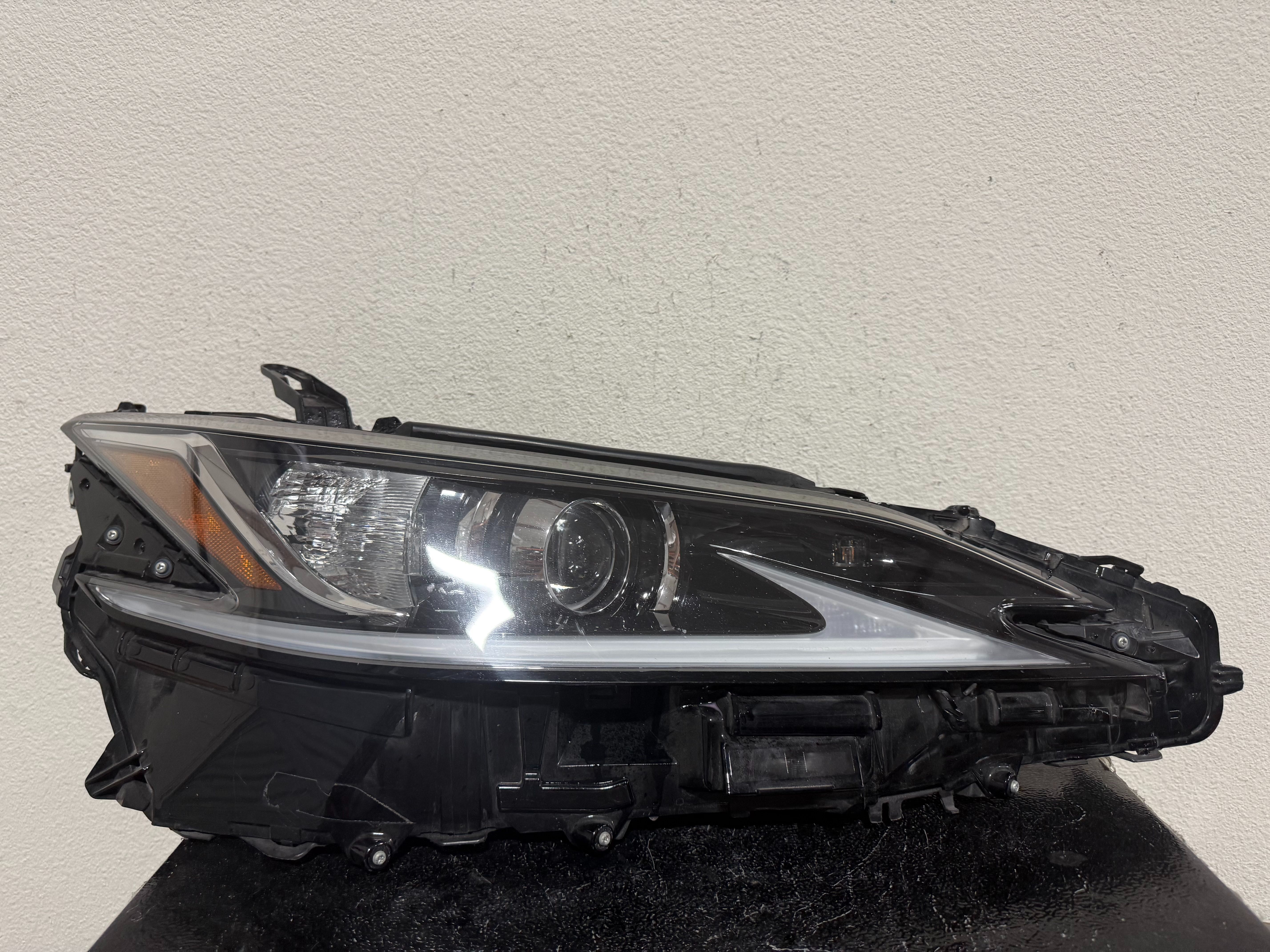 LEXUS ES RIGHT HEADLIGHT 2020
