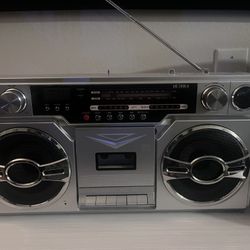 Victrola VBB‑10 Retro Bluetooth Boombox Cassette AM/FM USB SD Aux Silver