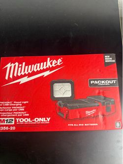 milwaukee M12 packout flood light with storage ans usb charging NEW