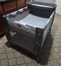 Graco® Pack ’n Play Travel Dome LX Playard – Raised Portable Bassinet, UV‑50 Canopy, Changer & Storage, Annie