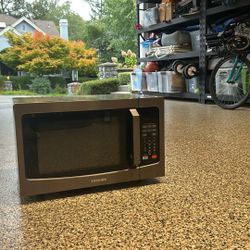 Toshiba 1.2 Cu.Ft 1100W Black Stainless Steel Microwave Oven Sensor Cooking