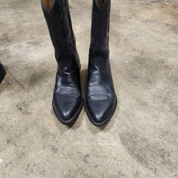 Black Men Boots Used In Really Good Condtion Size 8 65.