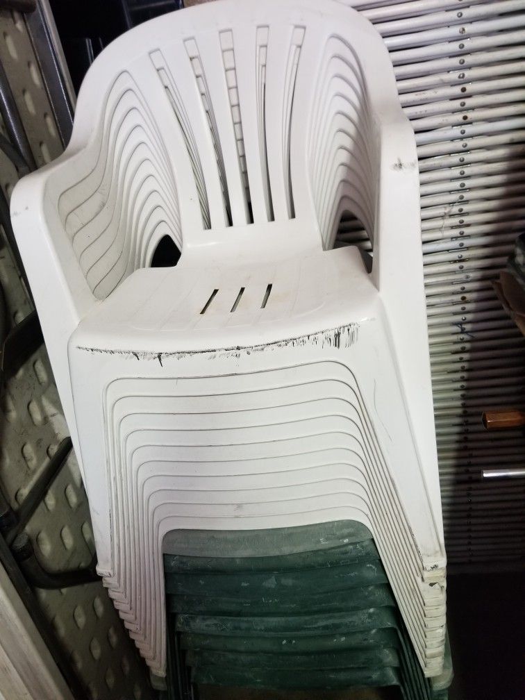 Used Plastic Chairs $4