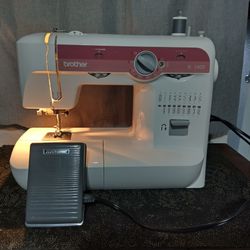 Brother XL-5600 Sewing Machine W/Foot pedal Power Cord And Accessories 