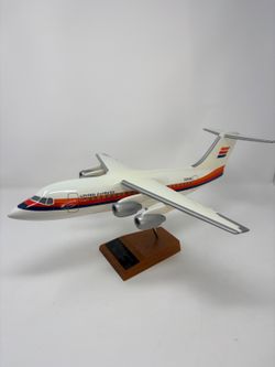 Atlantic Models United Express BAe 146 Vintage Airline Display Model w/ Stand