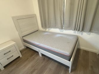 White wood, twin bedframe