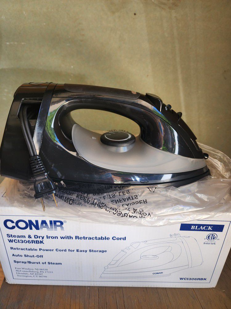 Conair Steam & Dry Iron With Retractable Cord. 