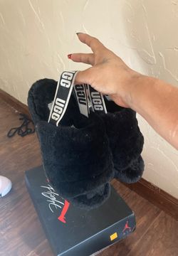 Uggs slides size 5
