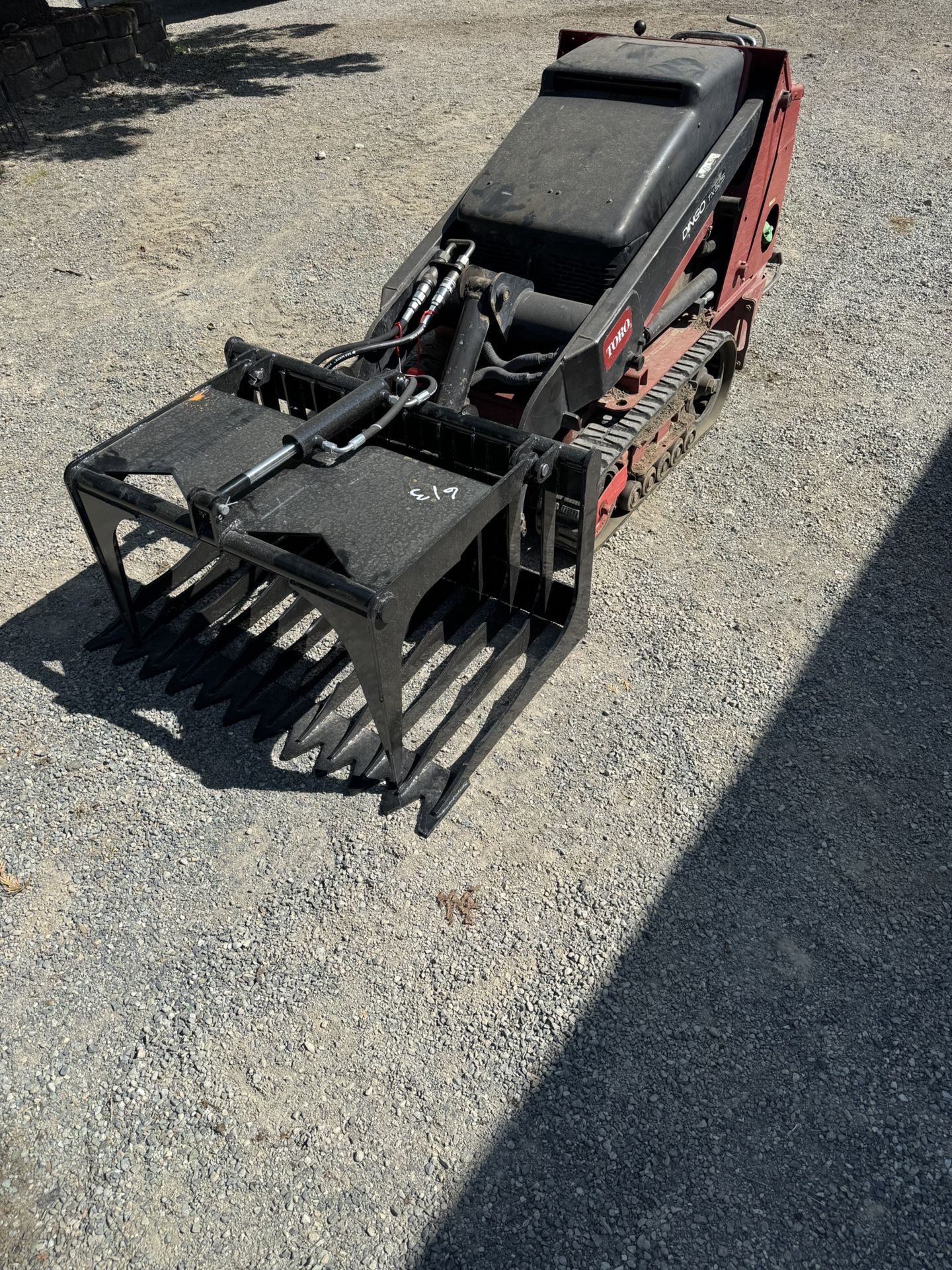 New mini skid steer grapple bucket Dingo Vermeer Ditch Witch Boxer