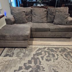 Sofa With Reversable Chaise