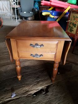 Pennsylvania house side table with drop leafs