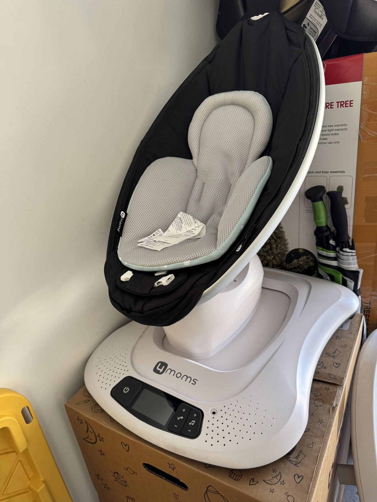 4moms MamaRoo Multi-Motion Baby Swing, Bluetooth Enabled with 5 Unique Motions