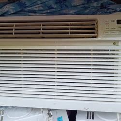 10000 BTU Window Unit Works Great 