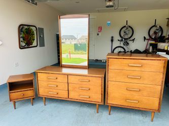 Beautiful 3-Piece Mid Century Bassett Highboy Chest Dressers & Nightstand Set
