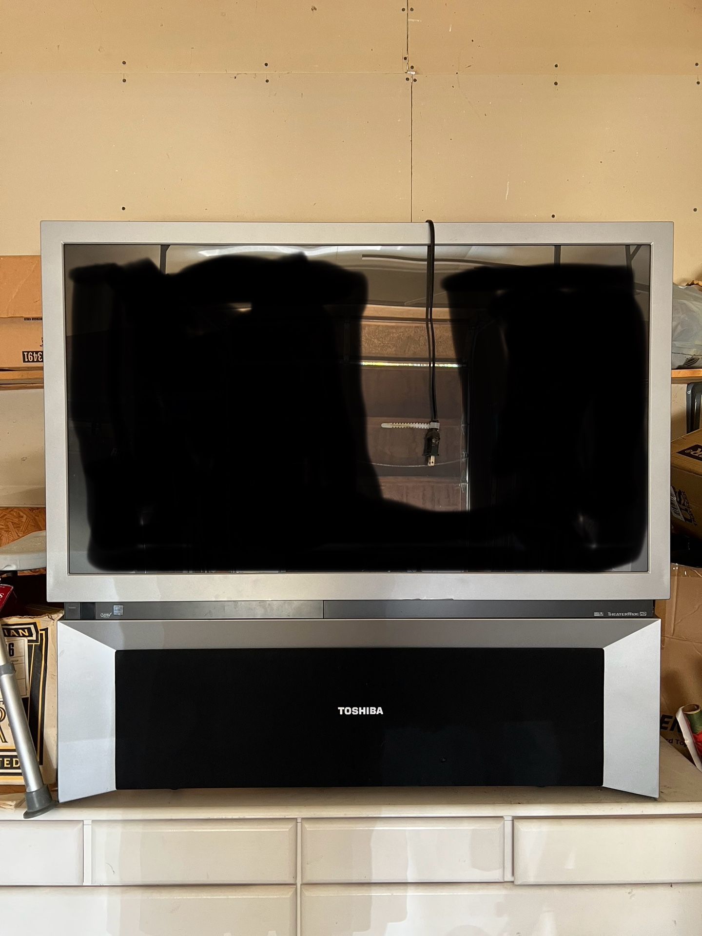 46” Toshiba CONSOLE  TV