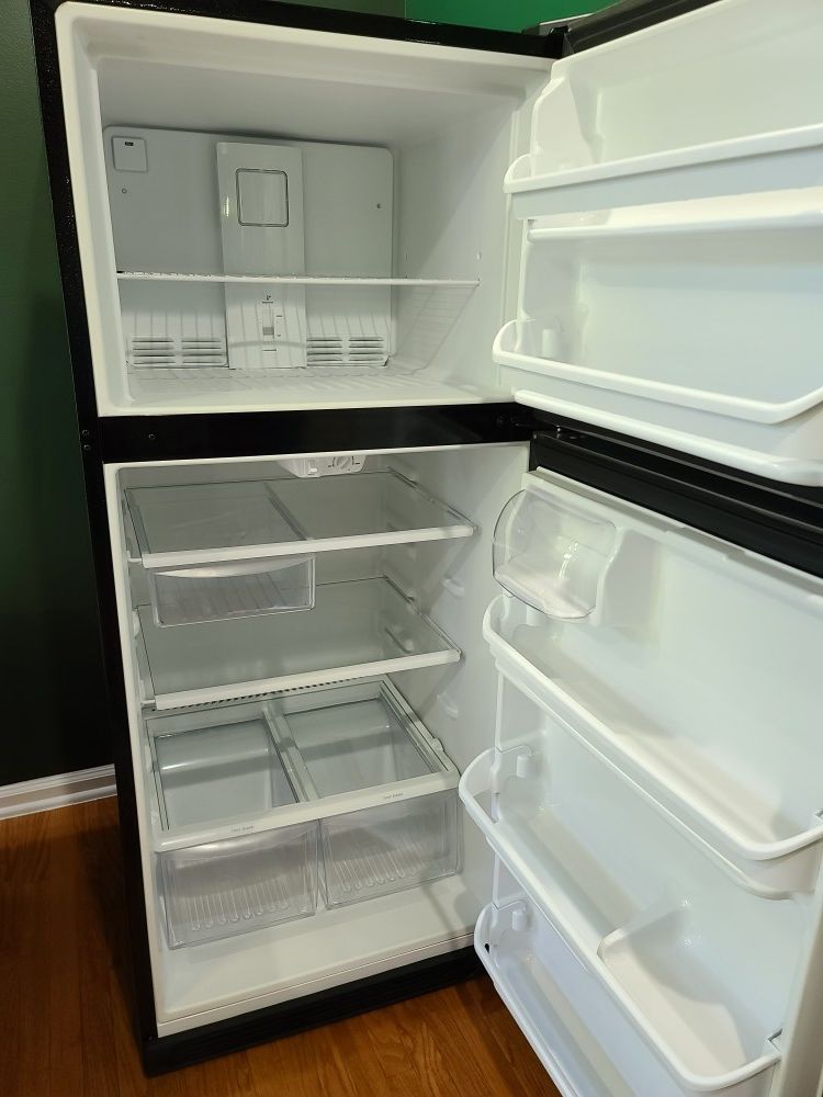 Frigidaire refrigerator with freezer