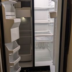 Whirlpool Refrigerator MOD. ED5GVEXVD02