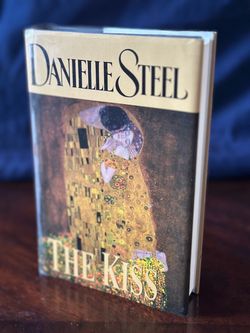 Danielle Steel – The Kiss Hardcover Book