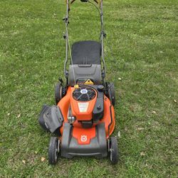 Husqvarna 22" Self-propelled Lawn Mower 