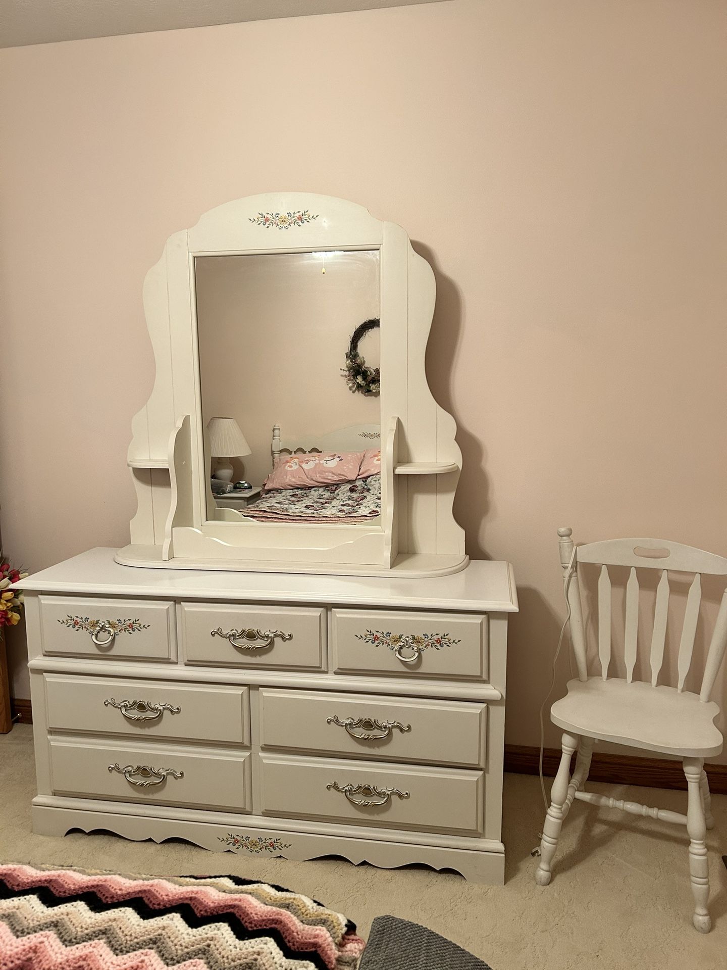 White Children’s Bedroom Set With Pastel Flowers