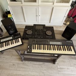 Pioneer DJ Set With Monitors And Keyboards