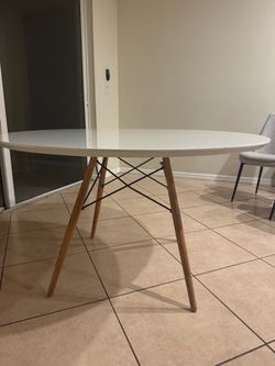 Modern White Oval Dining Table – Wood Legs