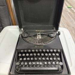 Vintage Type Writter
