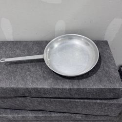 14 Inch Winco Aluminum Frying Pan