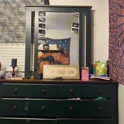 Dresser With Mirror 