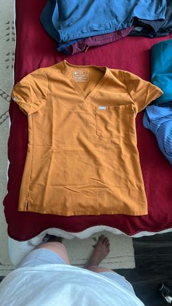 SMALL FIGS SCRUB TOP