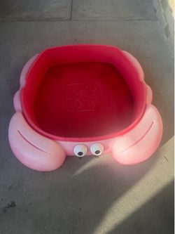 Crab sand box