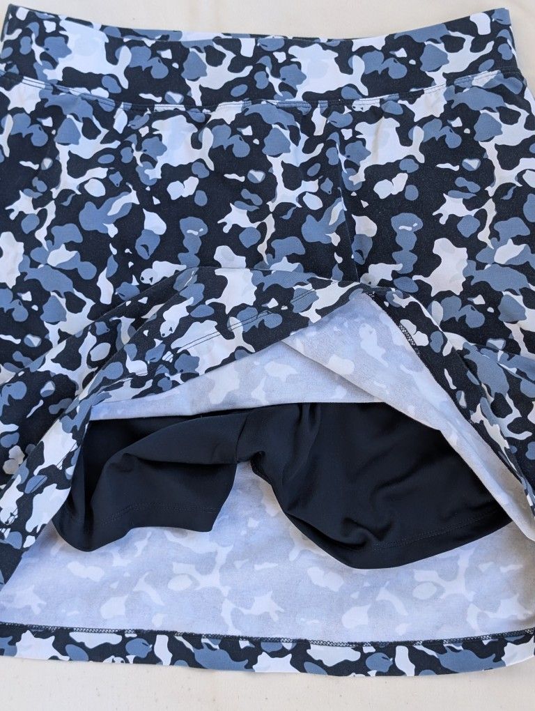 New Womens Christopher Banks Small 30-32", length 19, 95% Cotton, 5% Spandex, Lining 100% Polyester