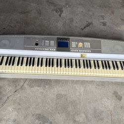 Yamaha DGX-505 Portable Grand Keyboard Silver/Oak